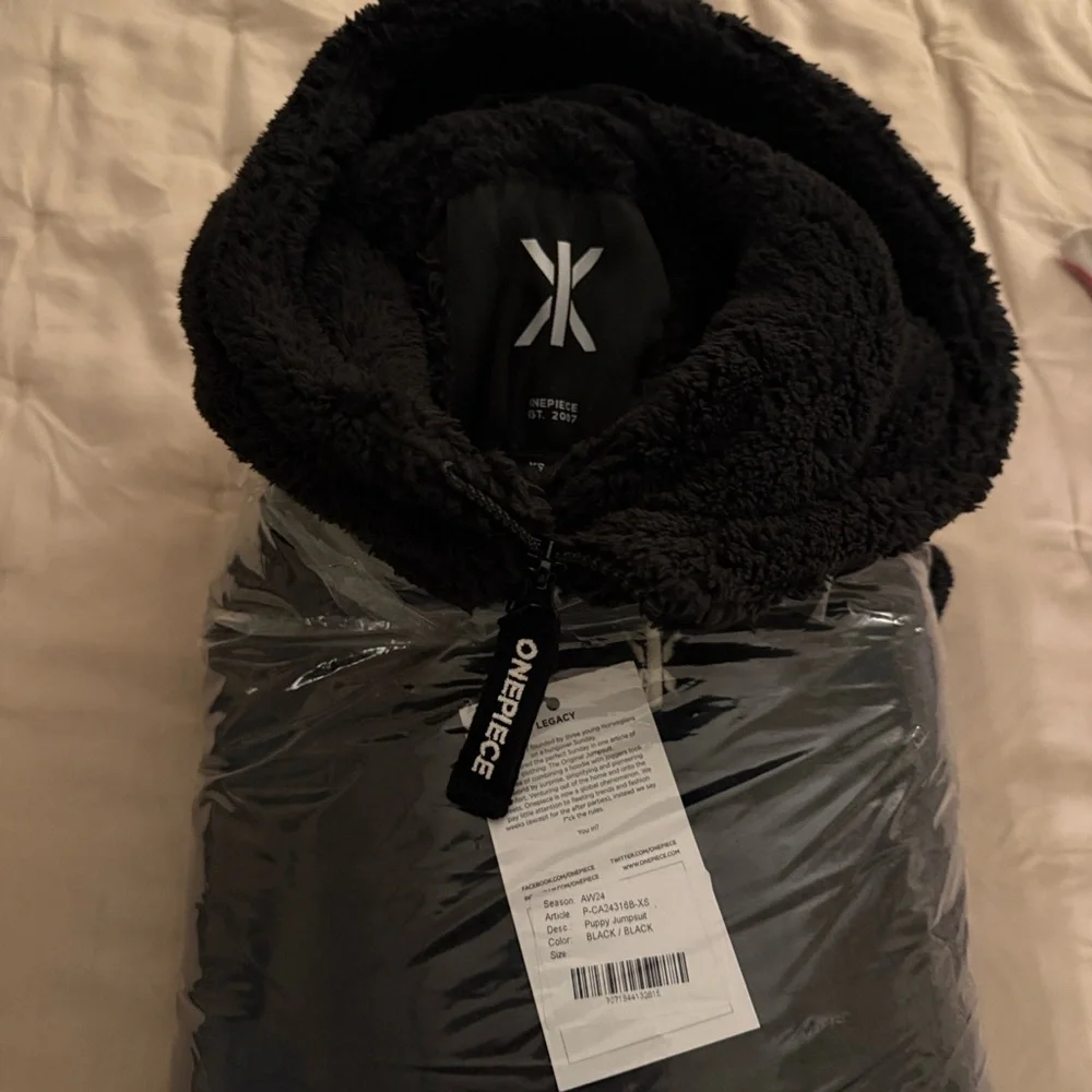 Onepiece NWT Black Puppy Sherpa XS - Picture 1 of 6